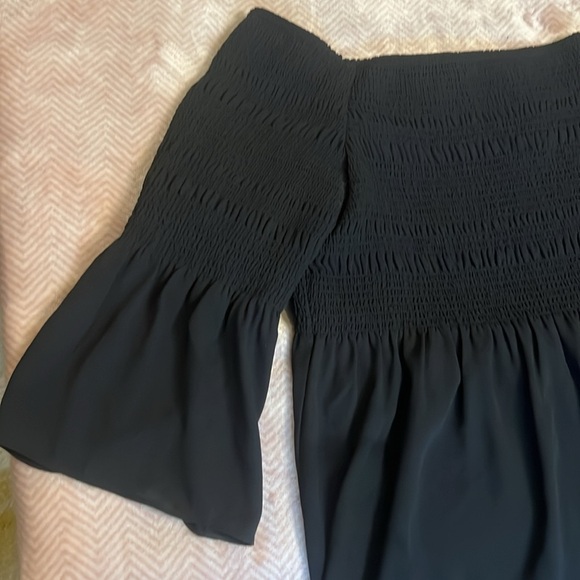 Aritzia Babaton accordion elasticized black top sz M - Picture 3 of 9